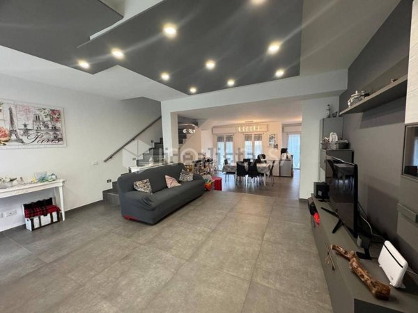 casa indipendente in vendita a Sassuolo in zona Salvarola Terme