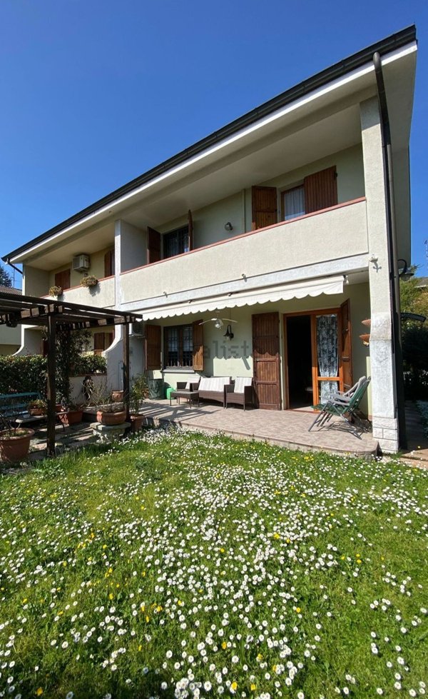 casa indipendente in vendita a Sassuolo in zona Centro Storico / San Giorgio