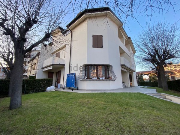 casa indipendente in vendita a Sassuolo in zona Centro Storico / San Giorgio