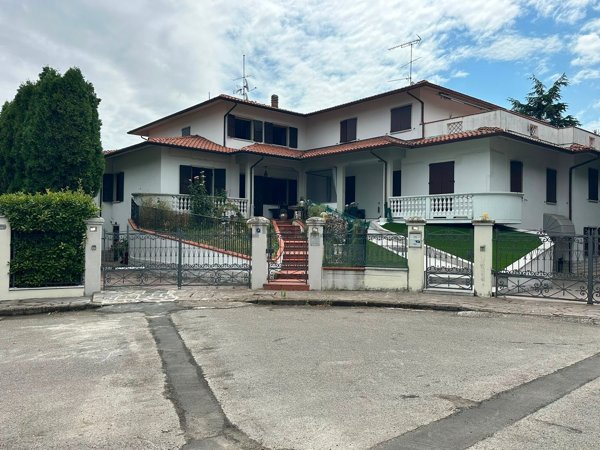 casa indipendente in vendita a Sassuolo in zona Centro Storico / San Giorgio