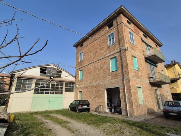negozio in vendita a Sassuolo in zona Centro Storico / San Giorgio