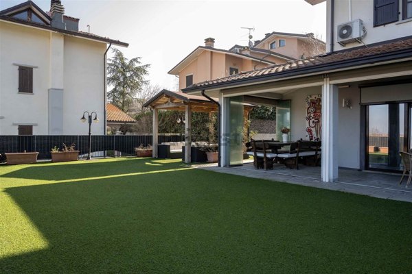 casa semindipendente in vendita a Sassuolo in zona San Michele dei Mucchietti