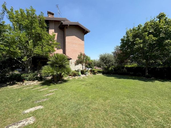 casa indipendente in vendita a Sassuolo in zona Montegibbio