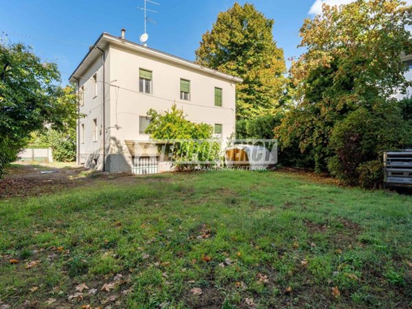 casa indipendente in vendita a Sassuolo in zona Centro Storico / San Giorgio