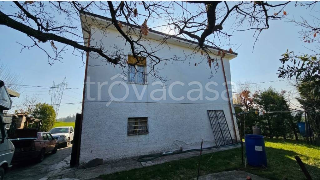 casa indipendente in vendita a Sassuolo in zona Montegibbio