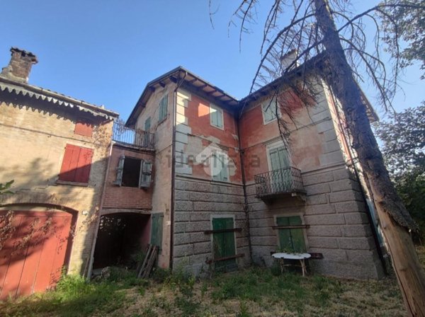 casa indipendente in vendita a Sassuolo in zona Montegibbio
