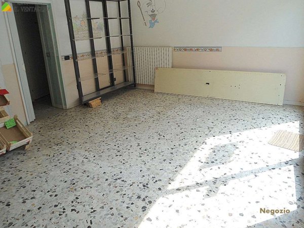 negozio in vendita a Sassuolo in zona Centro Storico / San Giorgio