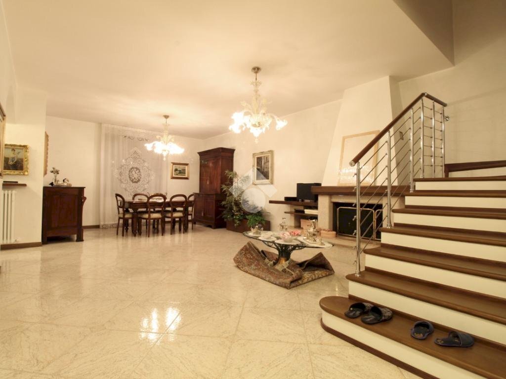 casa indipendente in vendita a Sassuolo in zona Centro Storico / San Giorgio