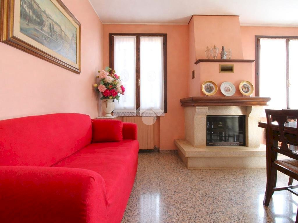 casa indipendente in vendita a Sassuolo in zona Centro Storico / San Giorgio