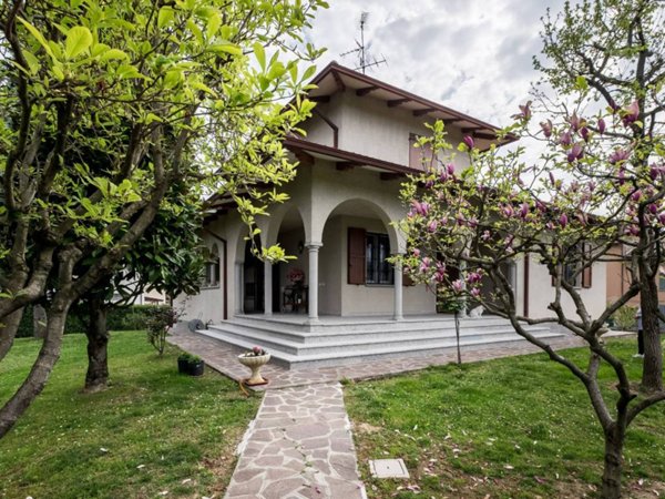 casa indipendente in vendita a Savignano sul Panaro in zona Formica