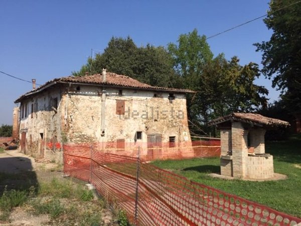 quadrivano in vendita a Savignano sul Panaro in zona Magazzeno