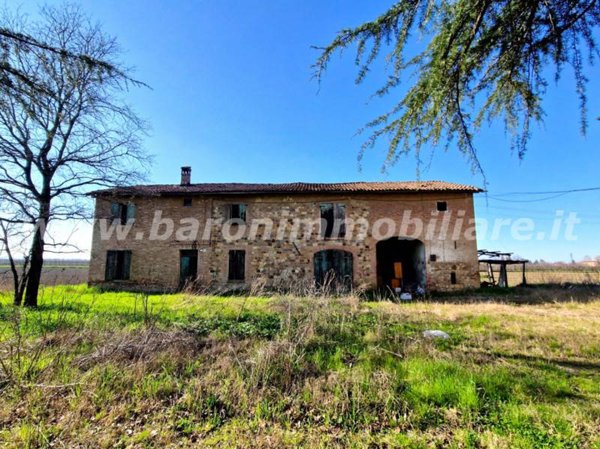locale di sgombero in vendita a Savignano sul Panaro in zona Magazzeno