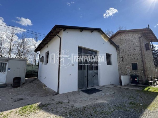 locale commerciale in vendita a Savignano sul Panaro in zona Formica