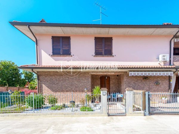 casa indipendente in vendita a Savignano sul Panaro in zona Formica