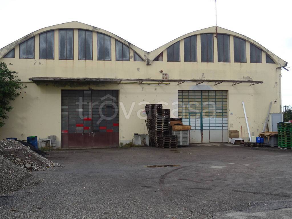 locale commerciale in vendita a Savignano sul Panaro