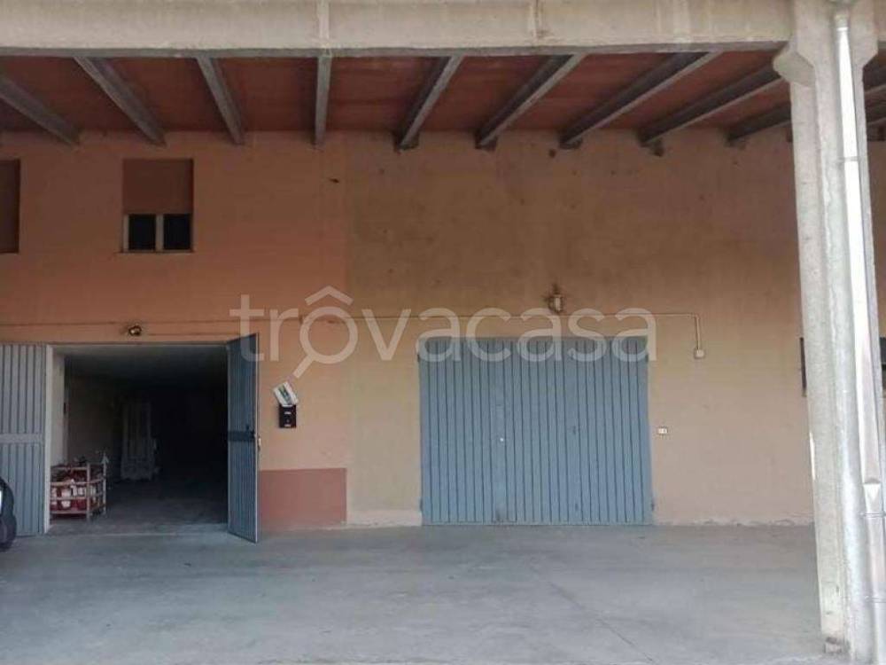 locale di sgombero in vendita a Savignano sul Panaro in zona Garofano