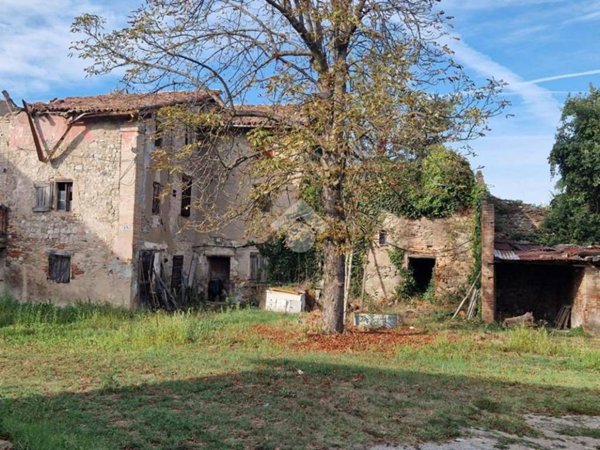 casa indipendente in vendita a Savignano sul Panaro in zona Magazzeno
