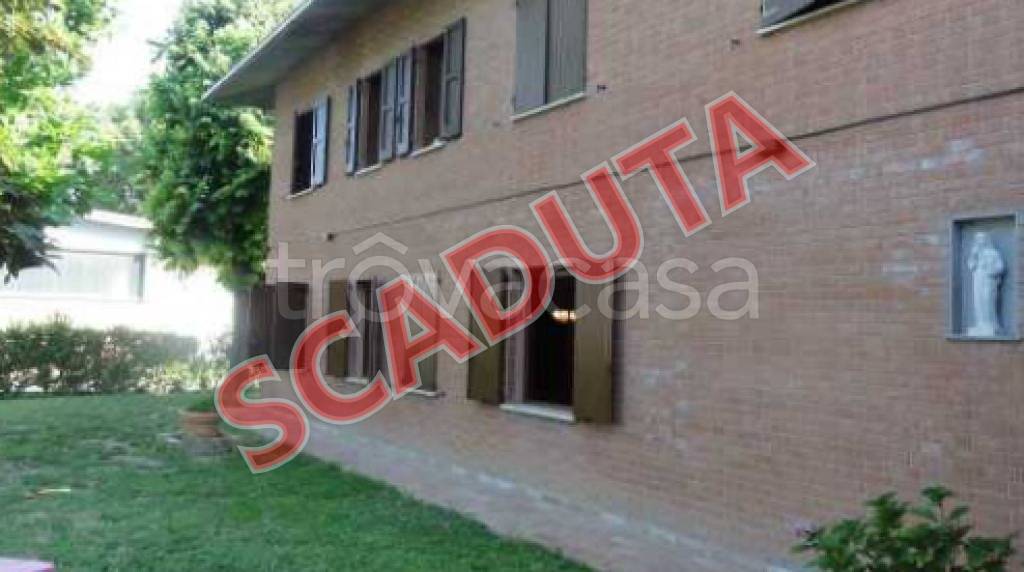 locale commerciale in vendita a Savignano sul Panaro in zona Garofano