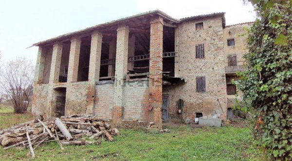 pentavano in vendita a Savignano sul Panaro in zona Formica
