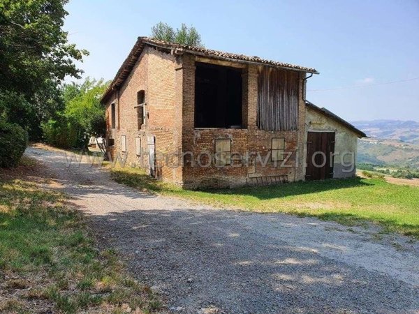 esavano in vendita a Savignano sul Panaro