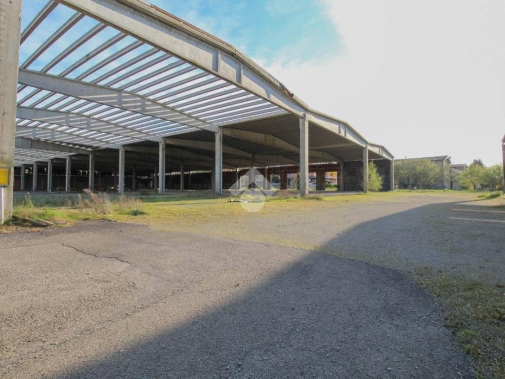 locale commerciale in vendita a Savignano sul Panaro