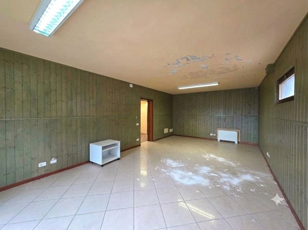 ufficio in vendita a Savignano sul Panaro in zona Garofano