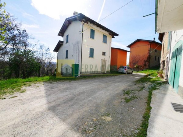 appartamento in vendita a Serramazzoni in zona Riccò