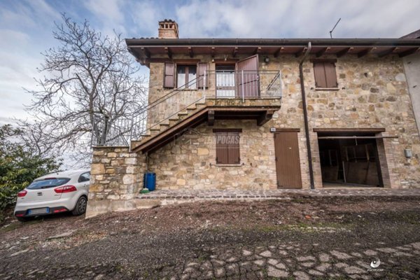 casa indipendente in vendita a Serramazzoni in zona Pompeano