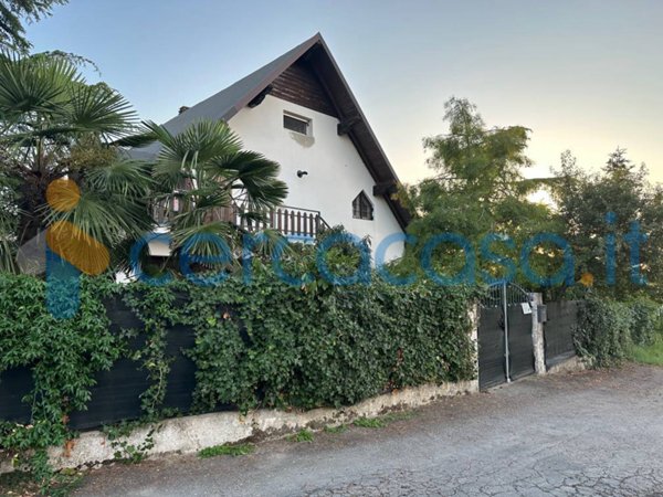 casa indipendente in vendita a Serramazzoni in zona Riccò