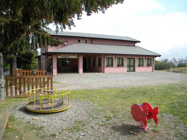 intera palazzina in vendita a Serramazzoni in zona Faeto