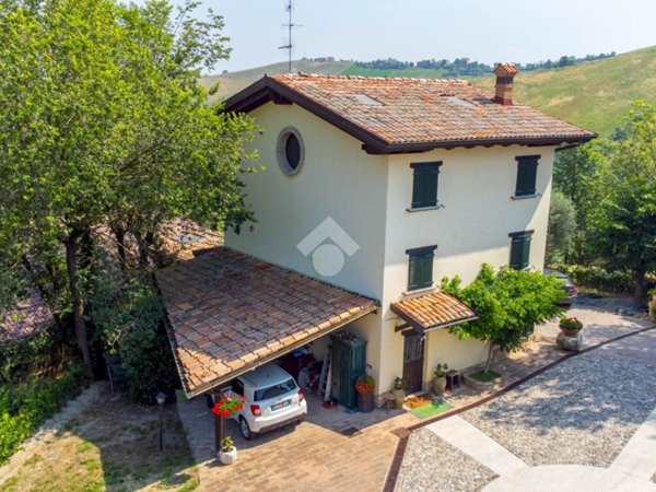 casa indipendente in vendita a Serramazzoni in zona Riccò