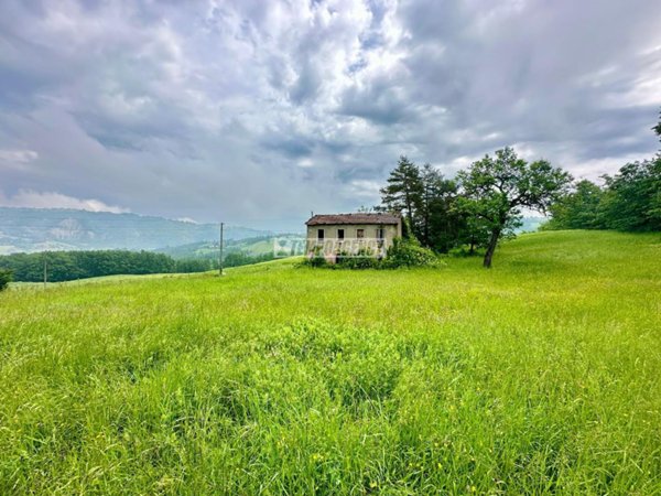 casa indipendente in vendita a Serramazzoni in zona Pompeano