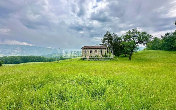 casa indipendente in vendita a Serramazzoni in zona Pompeano