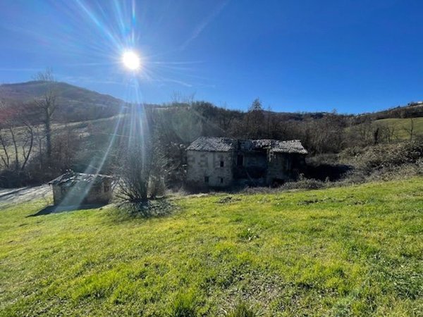 pentavano in vendita a Serramazzoni in zona Varana