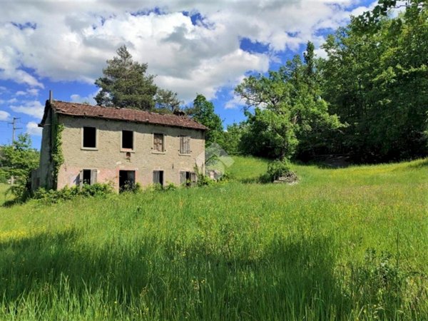 villa in vendita a Serramazzoni in zona Pompeano