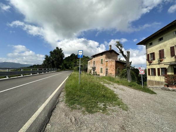 casa indipendente in vendita a Serramazzoni in zona Montagnana