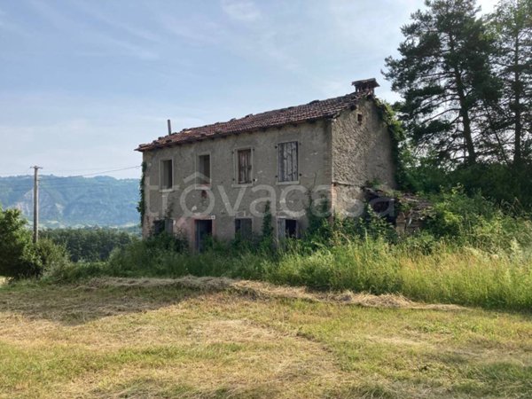 casa indipendente in vendita a Serramazzoni in zona Pompeano