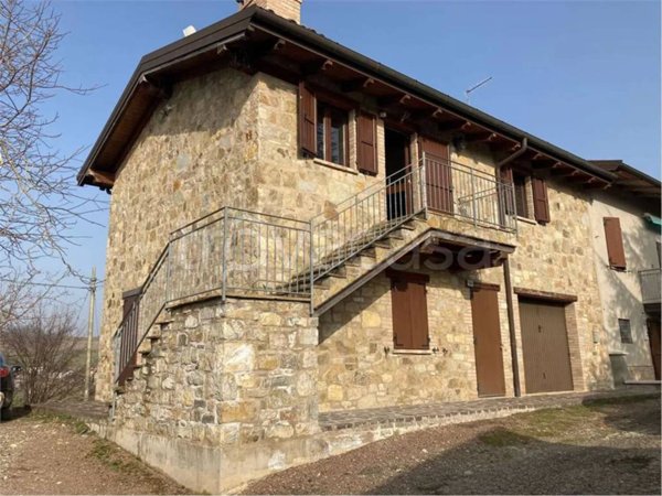 appartamento in vendita a Serramazzoni in zona Pompeano