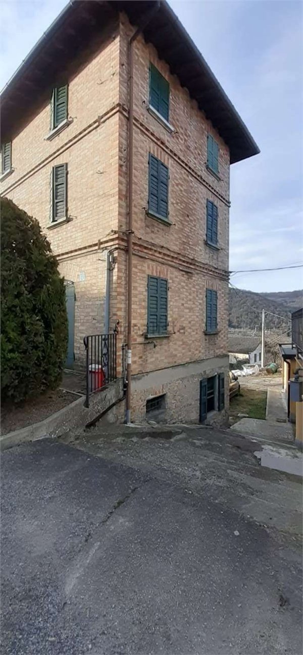 casa indipendente in vendita a Serramazzoni in zona Riccò