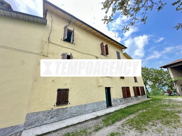 appartamento in vendita a Serramazzoni in zona Pompeano