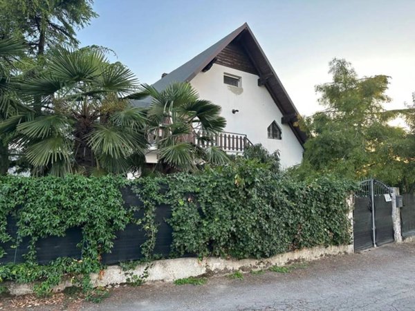 casa indipendente in vendita a Serramazzoni in zona Riccò