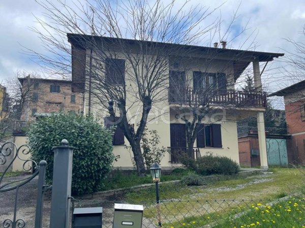casa indipendente in vendita a Serramazzoni in zona Riccò
