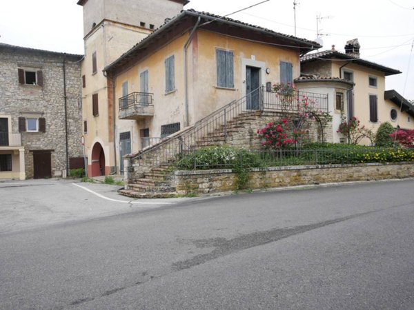 casa indipendente in vendita a Serramazzoni in zona San Dalmazio