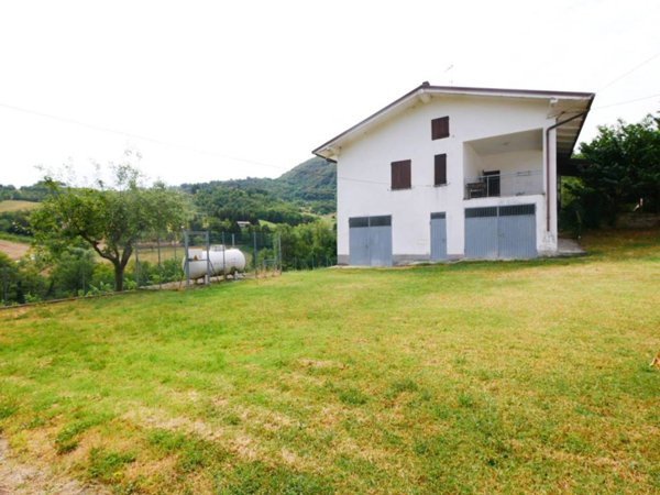 casa indipendente in vendita a Serramazzoni in zona Valle