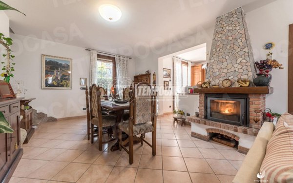 casa indipendente in vendita a Serramazzoni in zona Pazzano