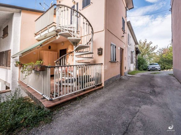 casa indipendente in vendita a Serramazzoni in zona Varana