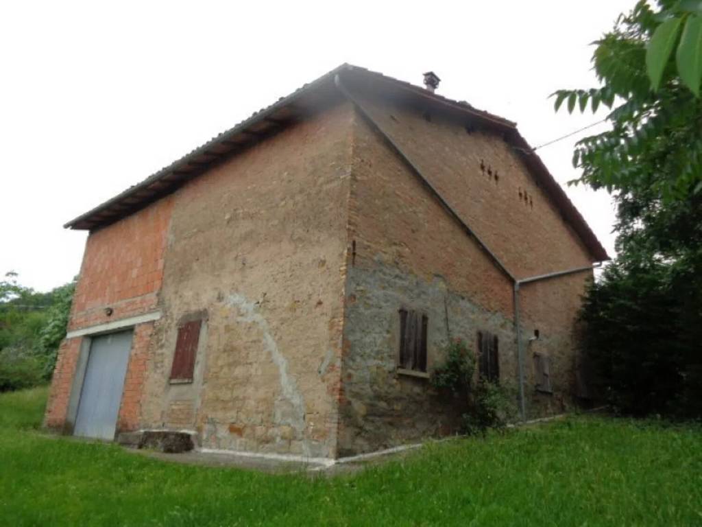 casa indipendente in vendita a Serramazzoni in zona Riccò