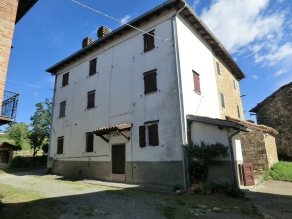 esavano in vendita a Serramazzoni in zona Riccò
