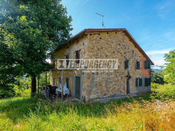 appartamento in vendita a Serramazzoni in zona Pompeano