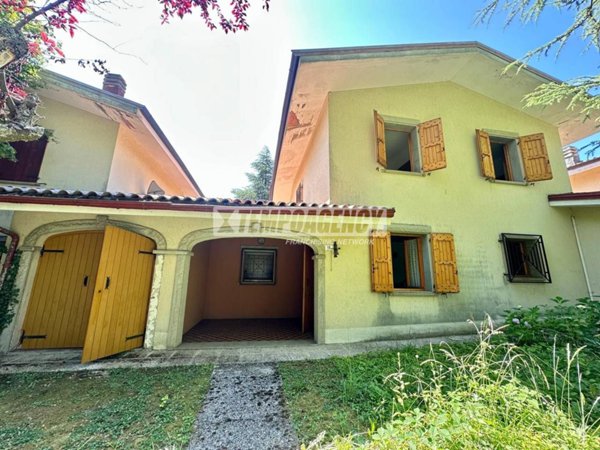 appartamento in vendita a Serramazzoni in zona Faeto